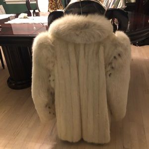 Three quarter coat